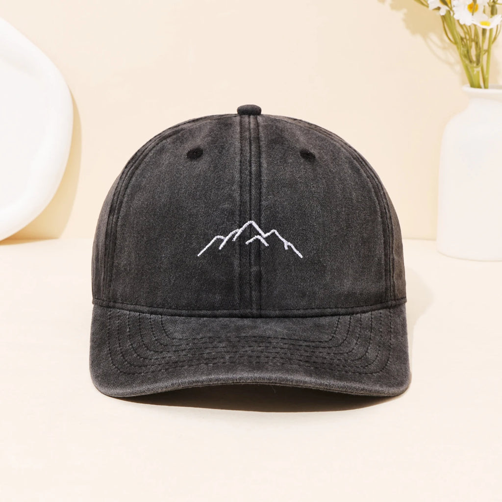 casquette à design montagne