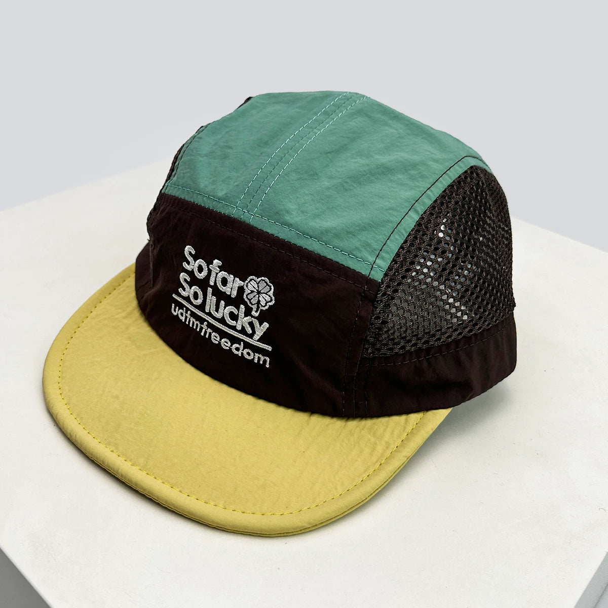 casquette à visière large et ventilée