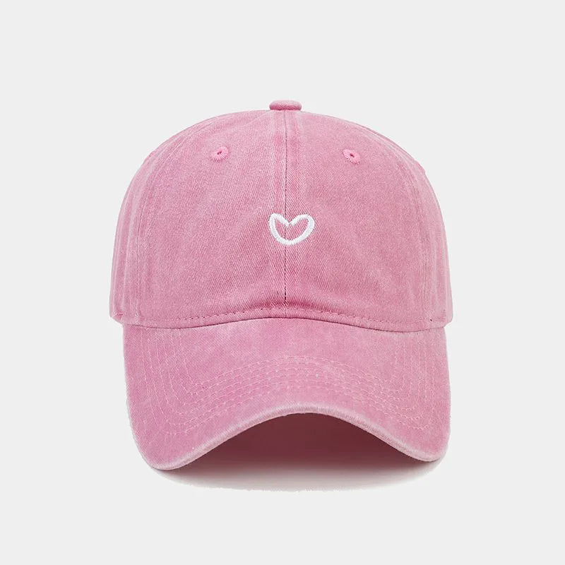 casquette en coton brodée motif cœur