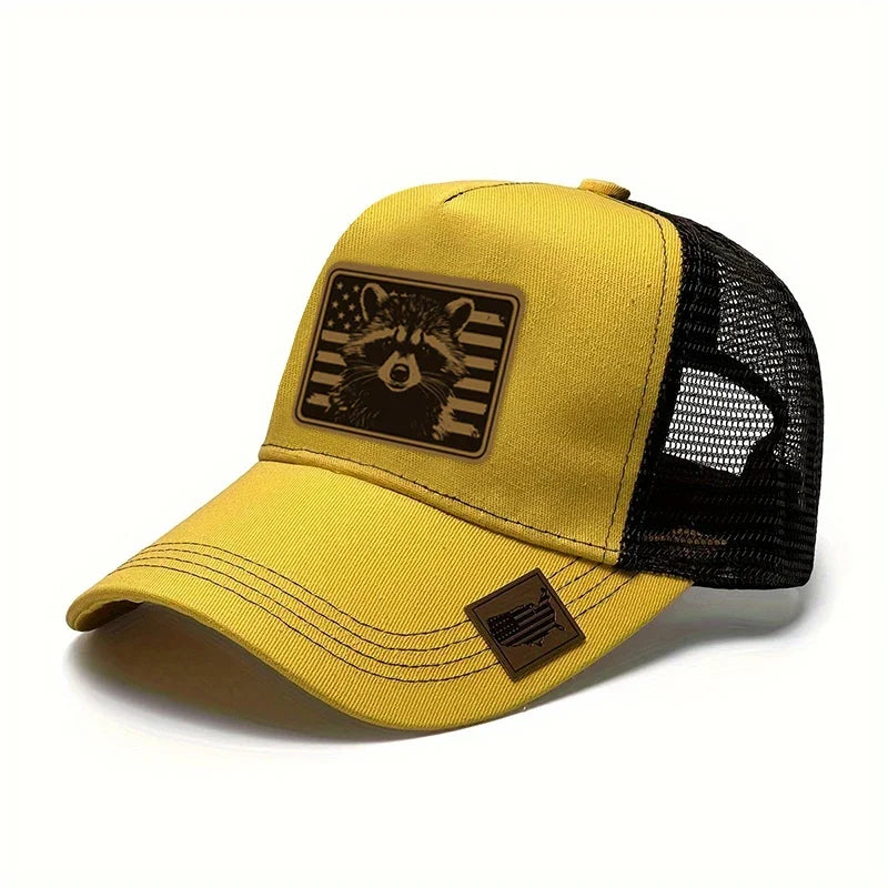 casquette tricolore avec motif raton laveur